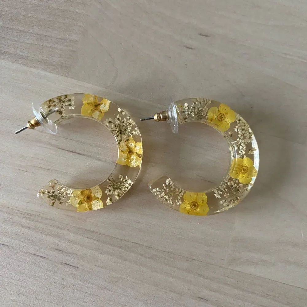 Yellow & White Floral Resin Open Hoop Earrings